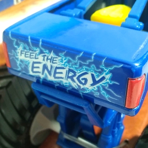 NWT Blue Thunder Monster Jam Truck Scale 1/24 - Picture 5 of 7